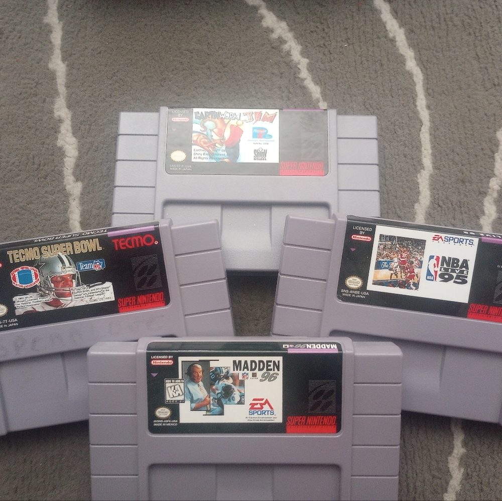 Super Nintendo entertainment console, two controllers and 10 games. - Picture 9 of 10